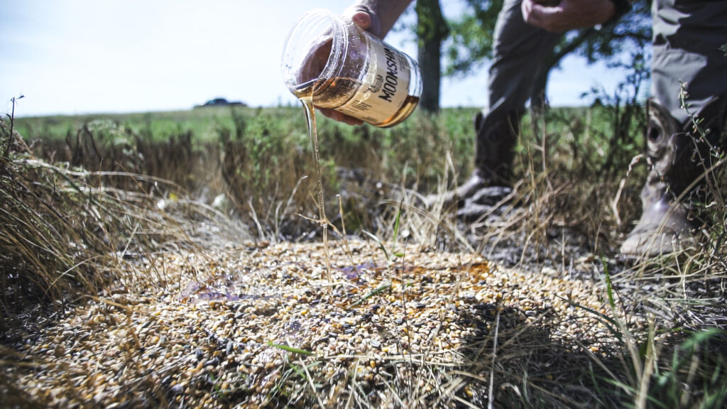 moonshine-peanut-butter-pour
